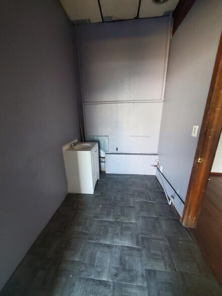 More Photos Of 1020 13th St, Richmond Storefront Retail Residential For Lease