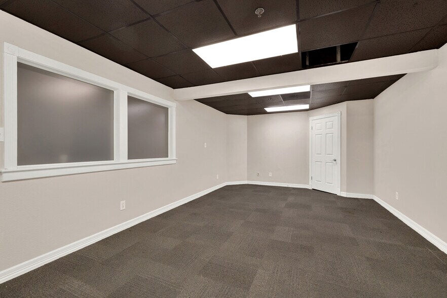 More Photos Of 139 E Hopkins St, San Marcos Bar For Sale