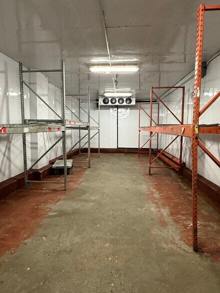 More Photos Of 4345 W Division St, Chicago Food Processing For Lease