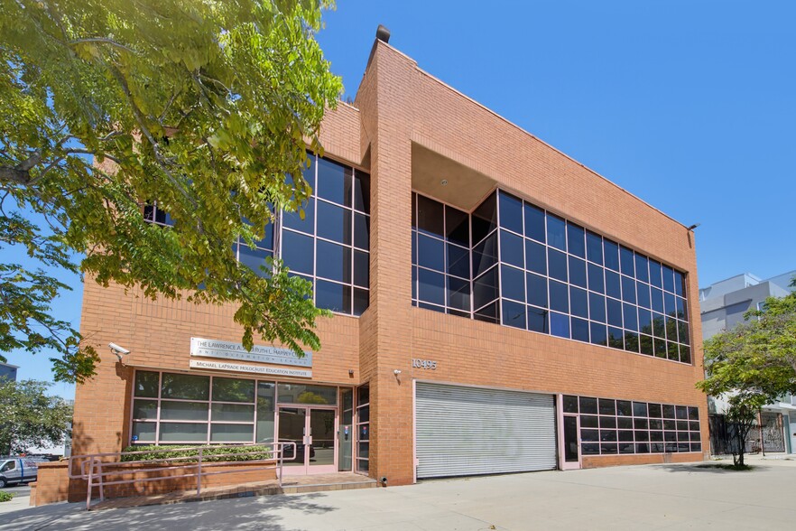 More Photos Of 10495 Santa Monica Blvd, Los Angeles Office For Sale