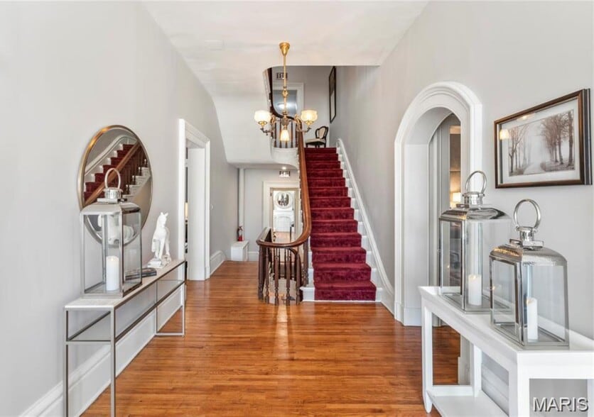 More Photos Of 876 W State St, Jacksonville Hospitality For Sale