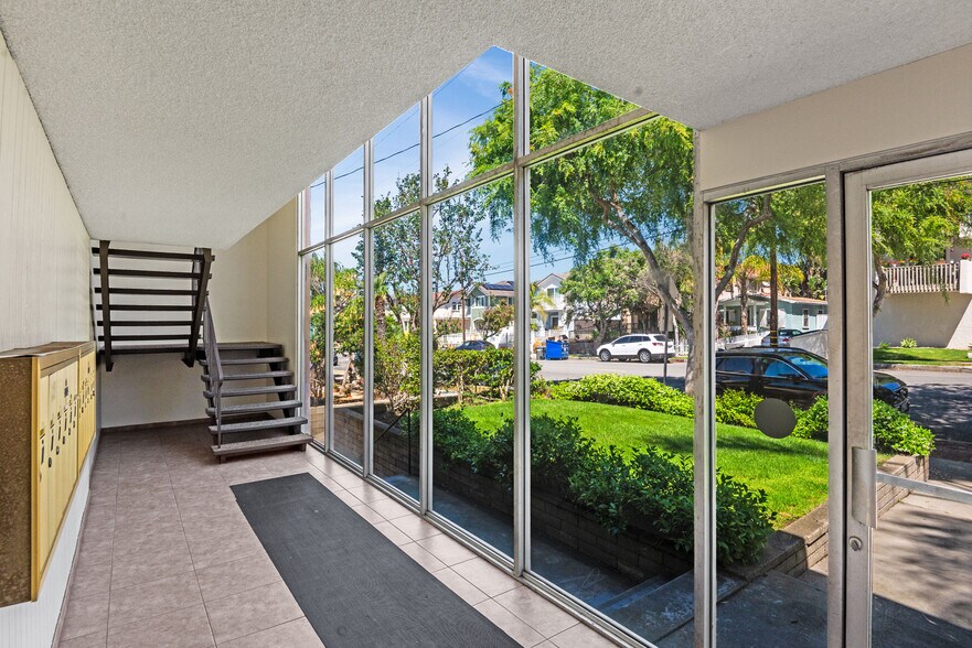 More Photos Of 525 N Francisca Ave, Redondo Beach Apartments For Sale
