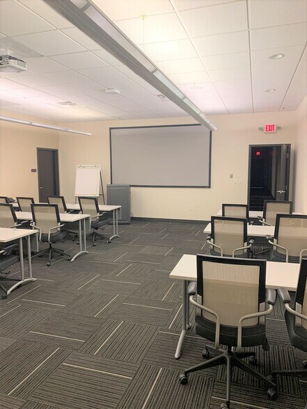 More Photos Of 135-141 Barnum Rd, Devens Manufacturing For Lease