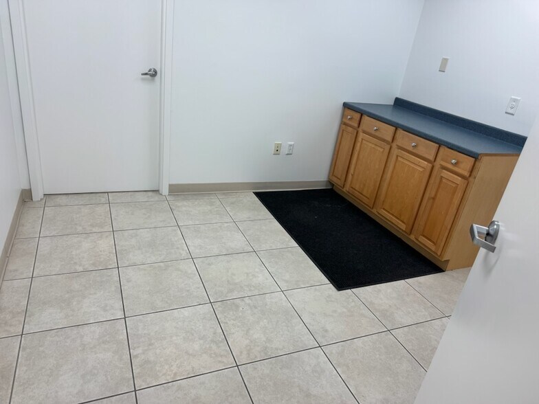 More Photos Of 660 NW Enterprise Dr, Port Saint Lucie Unknown For Lease