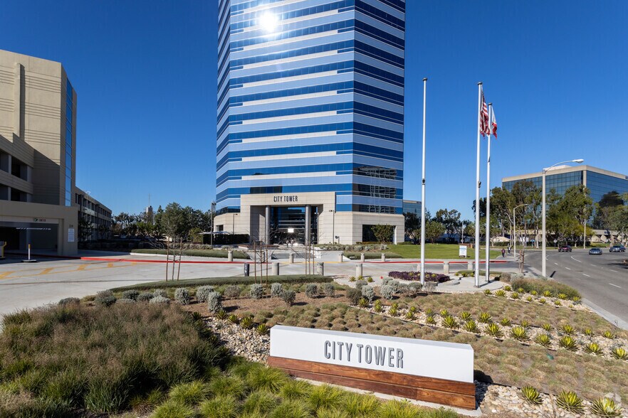 More Photos Of 333 City Blvd W, Orange Office For Lease