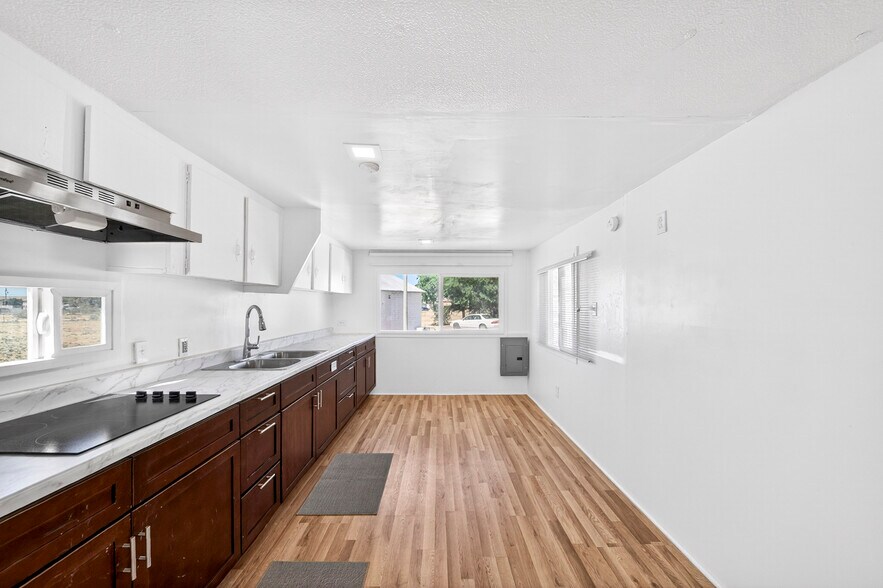More Photos Of 11398 Bartlett Ave, Adelanto Contractor Storage Yard For Sale