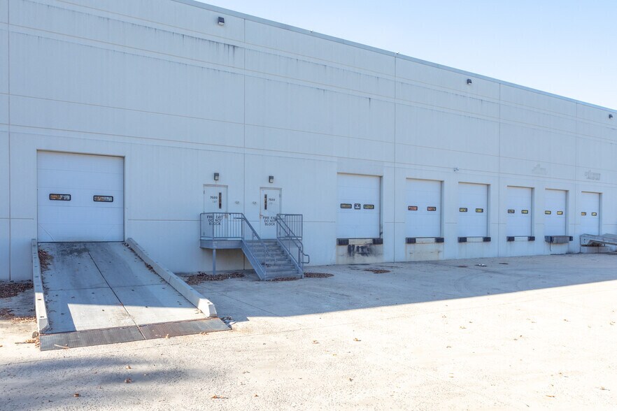 More Photos Of 7699 Limestone Dr, Gainesville Light Manufacturing For Sale