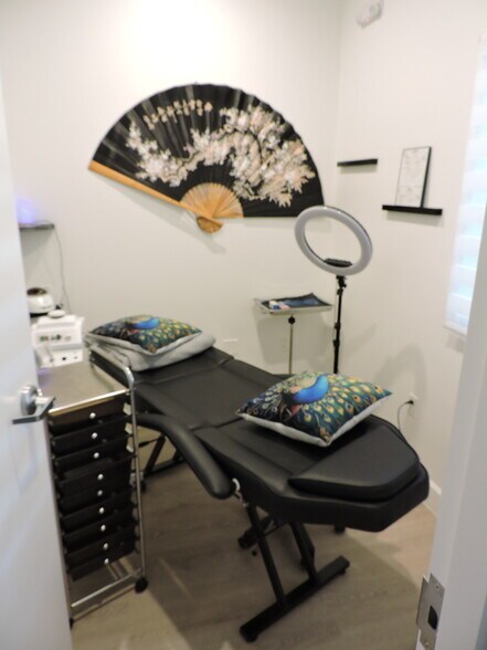More Photos Of 2669 Davis Blvd, Naples Storefront Retail Office For Lease