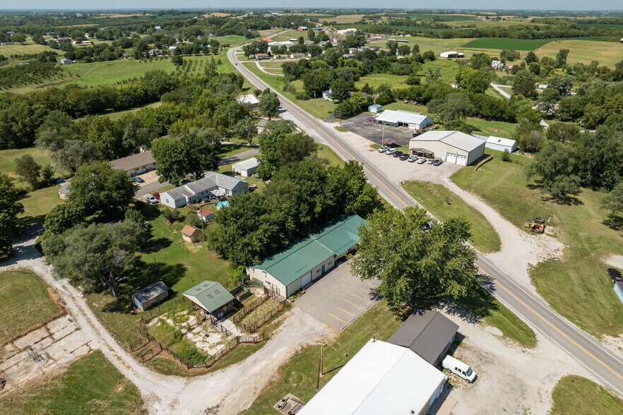 More Photos Of 1302 W US Highway 71, Savannah Industrial For Sale