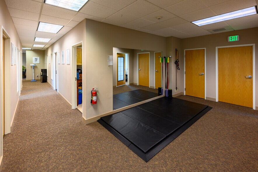 More Photos Of 296 SW Columbia St, Bend Office For Sale