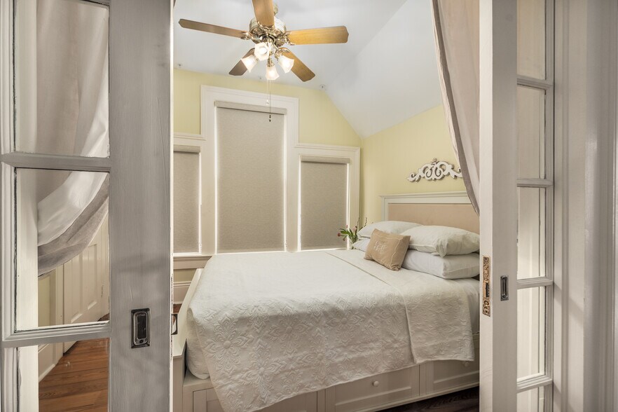 More Photos Of 2727 Saint Charles Ave, New Orleans General Retail For Sale