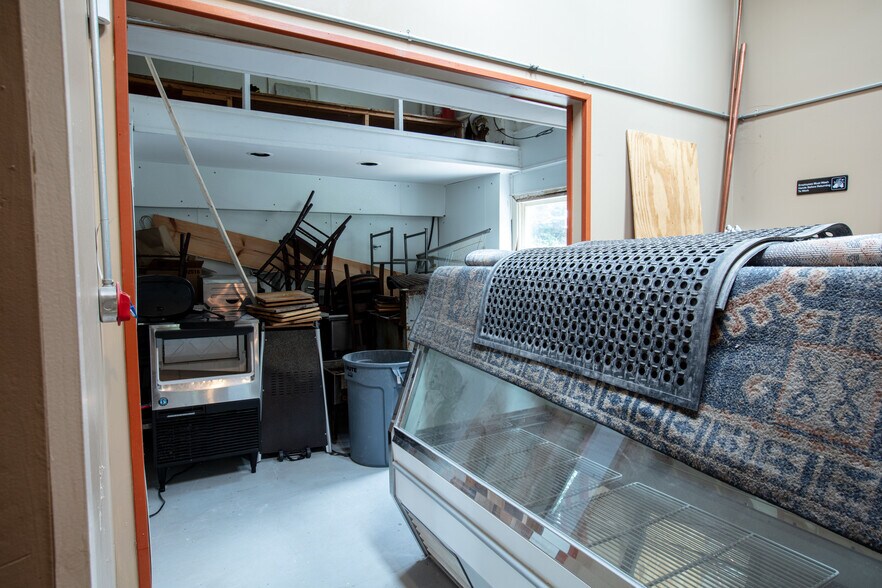 More Photos Of 137 Longwoods Rd, Cumberland Restaurant For Lease