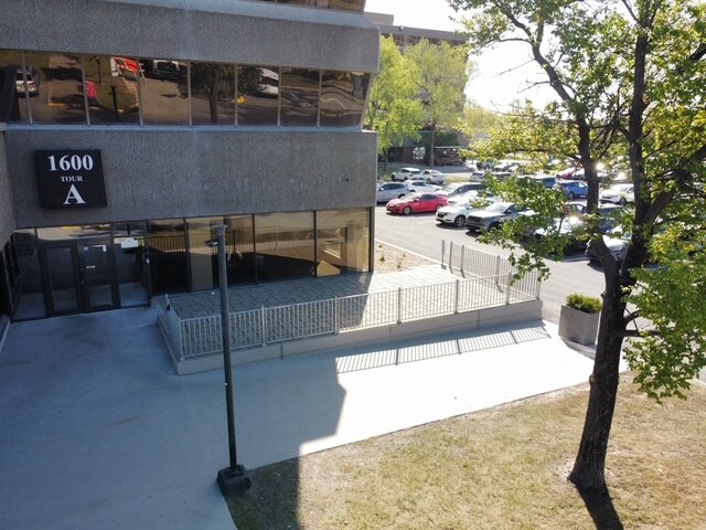 More Photos Of 1600A Boul Saint-Martin E, Laval Office Residential For Lease