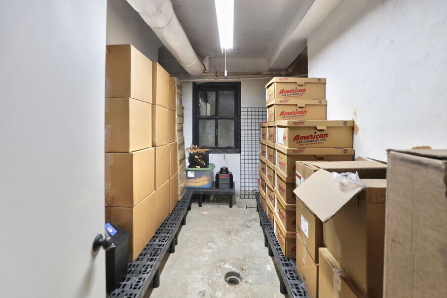 More Photos Of 110 N Tennessee St, McKinney Storefront Retail Office For Lease