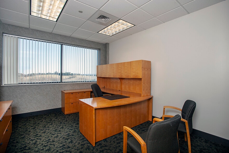 More Photos Of 4550 Lena Dr, Mechanicsburg Office For Lease
