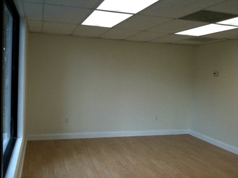 More Photos Of 920-936 36th Ct SW, Vero Beach Warehouse For Lease