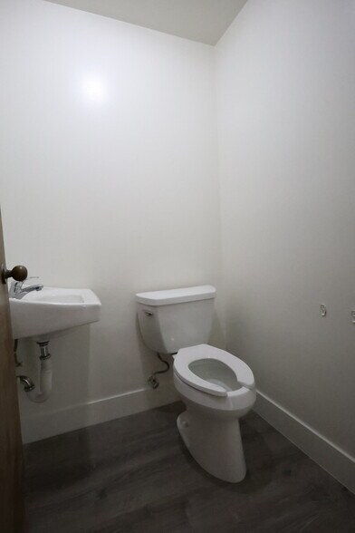 More Photos Of 1801 W Romneya Dr, Anaheim Office Residential For Lease