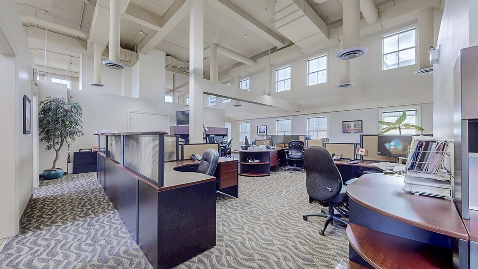 More Photos Of 121 Robinson St, Markham Office For Sale