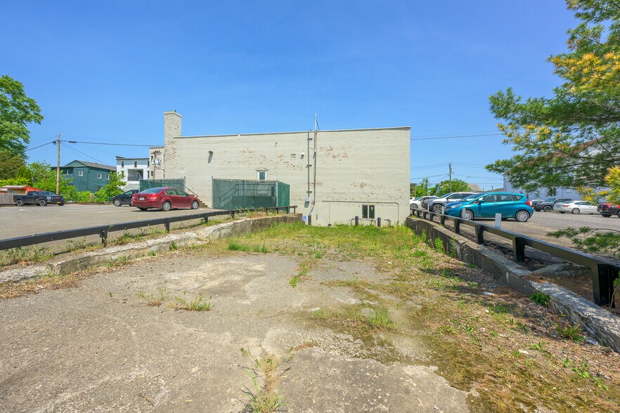 More Photos Of 747 Warren St, Hudson Medical For Sale