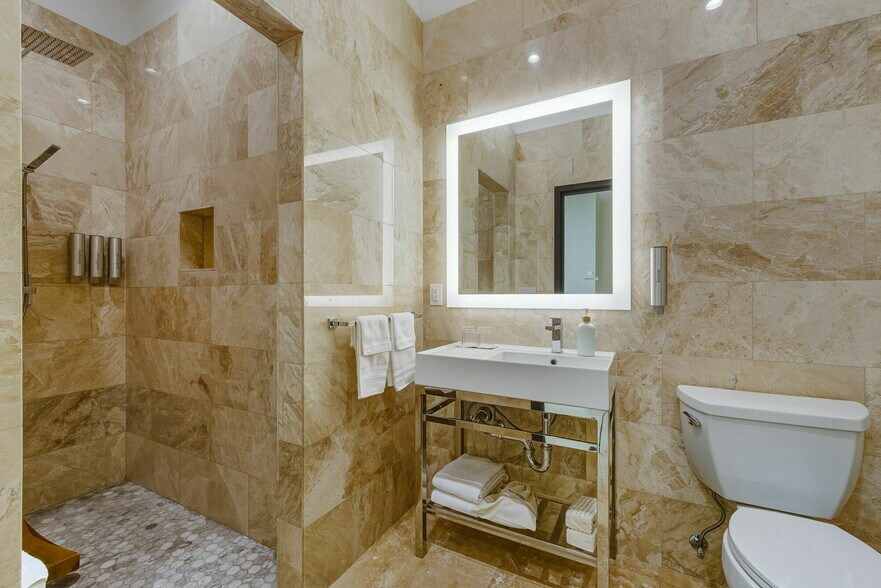 More Photos Of 529-533 Lincoln Rd, Miami Beach Storefront For Sale