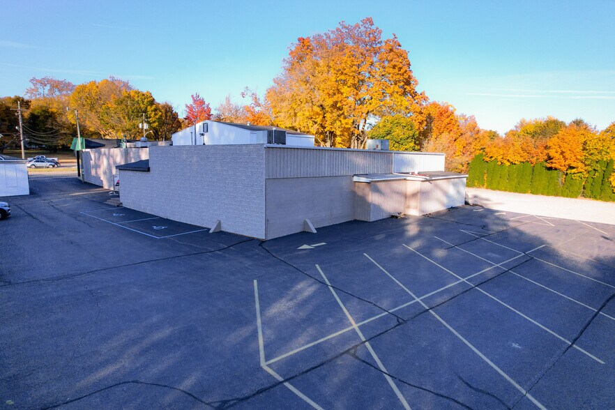 More Photos Of 872 E Michigan Ave, Marshall Freestanding For Sale