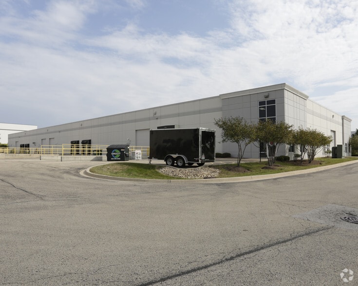 More Photos Of 140-148 S Pinnacle Dr, Romeoville Warehouse For Lease