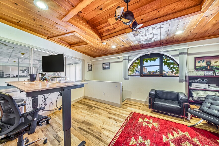 More Photos Of 99 Middle St, Manchester Office Residential For Sale