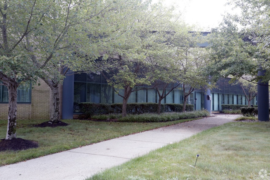 More Photos Of 8 Clarke Dr, Cranbury Research And Development For Lease