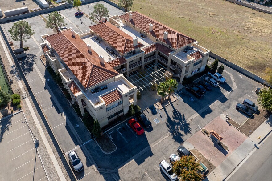 More Photos Of 3166 E Palmdale Blvd, Palmdale Office For Sale