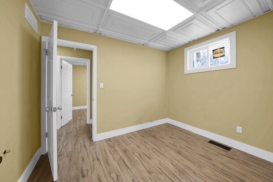 More Photos Of 1095 W Huron St, Waterford Medical For Sale