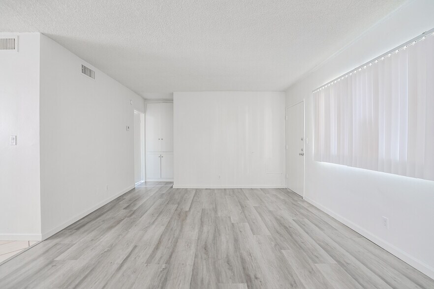 More Photos Of 6121 Woodman Ave, Van Nuys Apartments For Sale