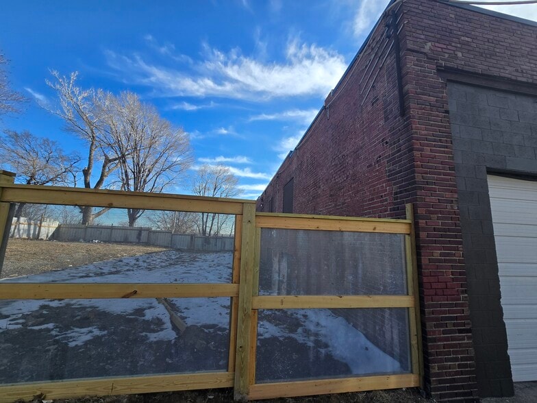 More Photos Of 6100 Wilson Ave, Kansas City Warehouse For Sale