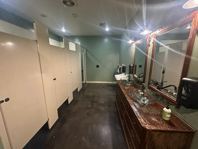 More Photos Of 638 Lake St, Wilson Freestanding For Sale