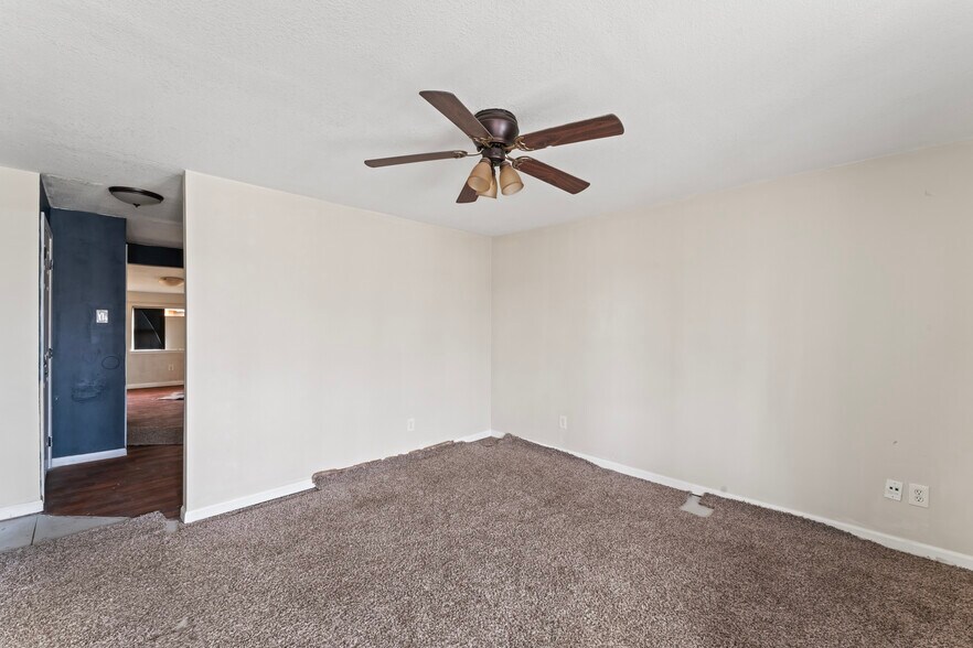 More Photos Of 814 SE Sunnyside School Rd, Blue Springs Warehouse For Sale