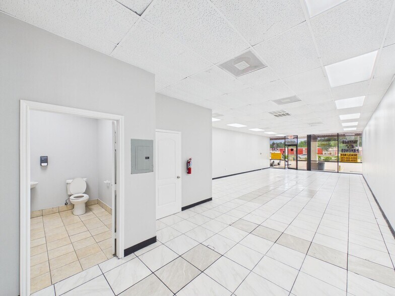 More Photos Of 17602 W Little York Rd, Houston General Retail For Lease