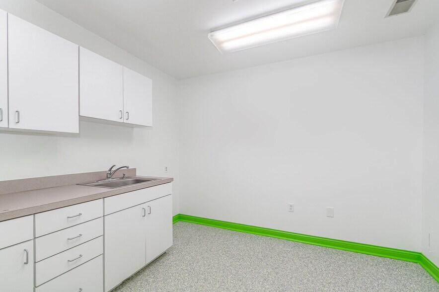 More Photos Of 6901-6909 Burlington Pike, Florence Medical For Sale