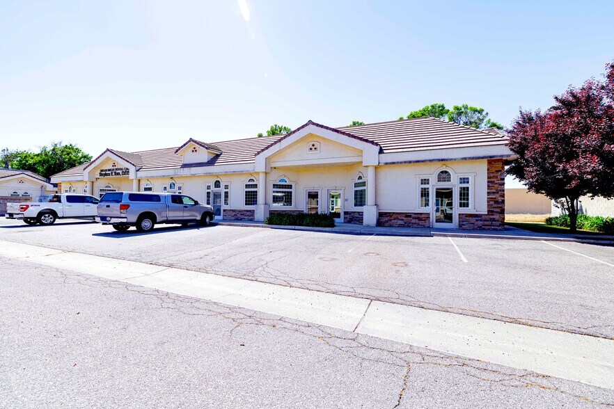 More Photos Of 1565 Shaw Ave, Clovis Office For Lease