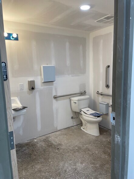 More Photos Of 419 Union St, Nashville Storefront For Lease