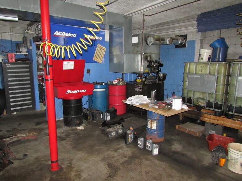 More Photos Of 5982 W State Road 32, Anderson Service Station For Sale