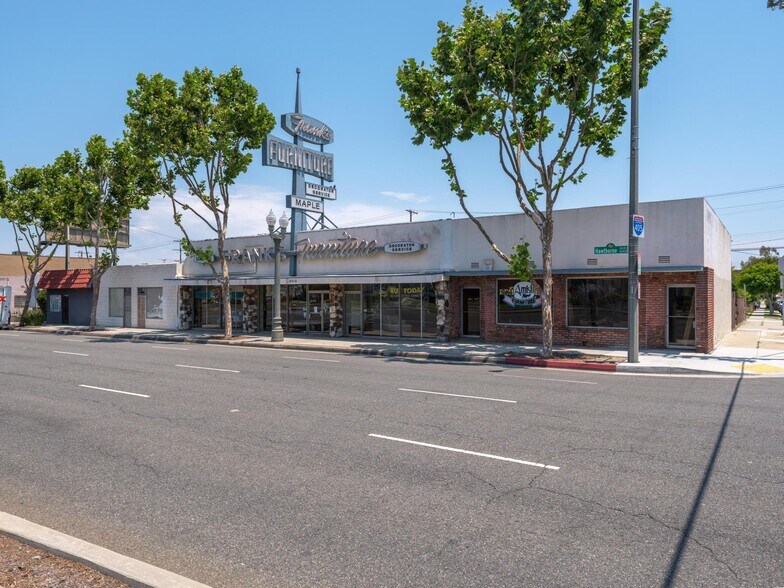 More Photos Of 16414-16424 Hawthorne Blvd, Lawndale Storefront For Lease