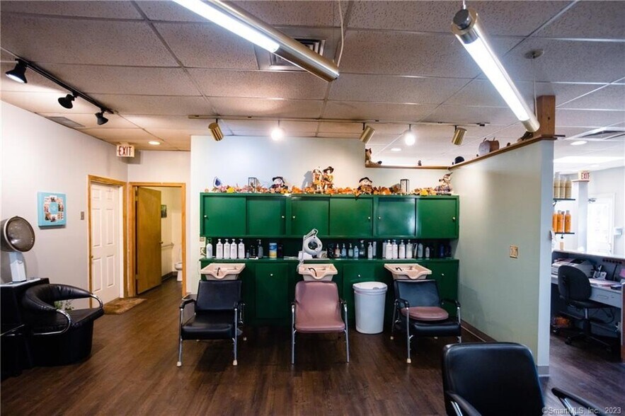 More Photos Of 448 Spring St, Windsor Locks Freestanding For Lease