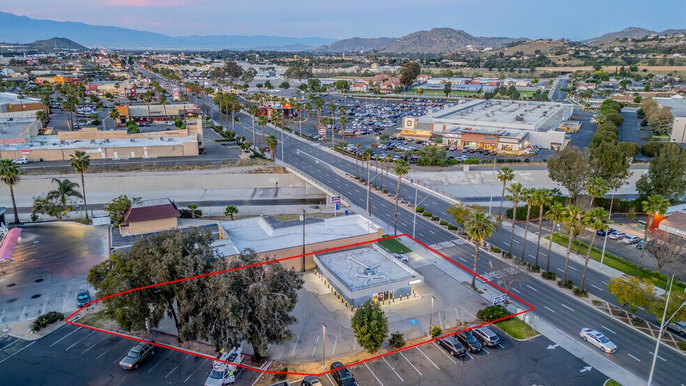 More Photos Of 620 N Main St, Corona General Retail For Sale