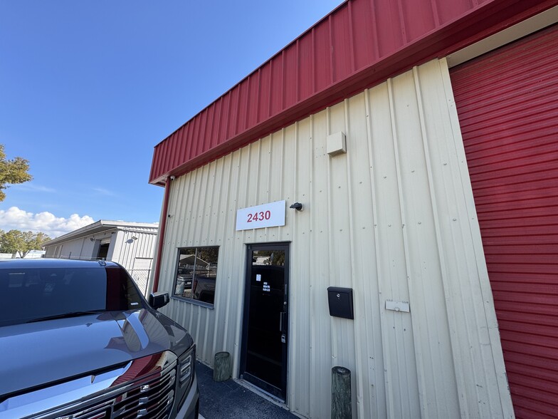 More Photos Of 2420 Concorde Dr, Fort Myers Warehouse For Lease