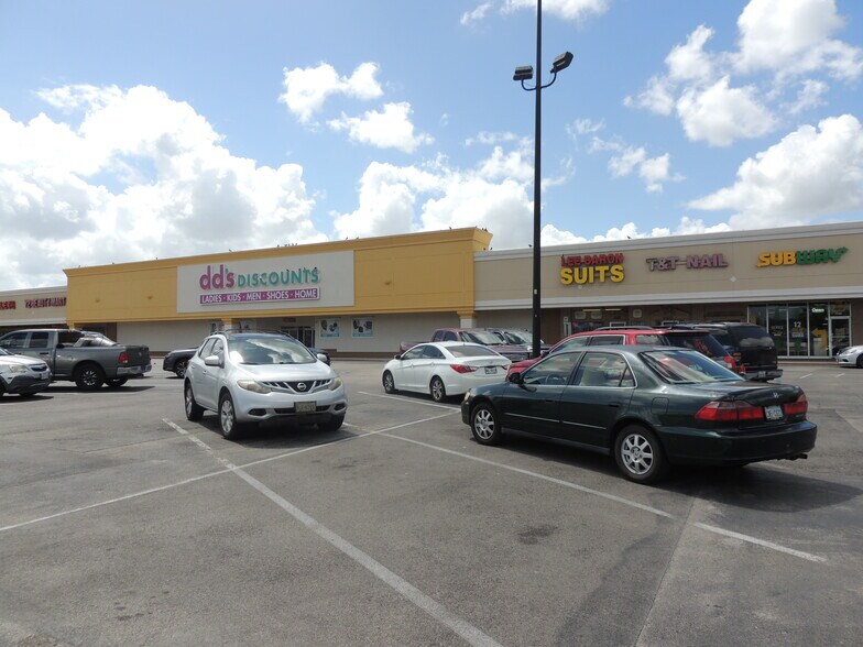 More Photos Of 4333-4451 W Fuqua St, Houston Unknown For Lease