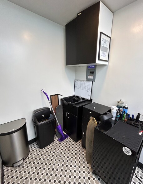 More Photos Of 1140 Garnet Ave, San Diego Storefront For Lease