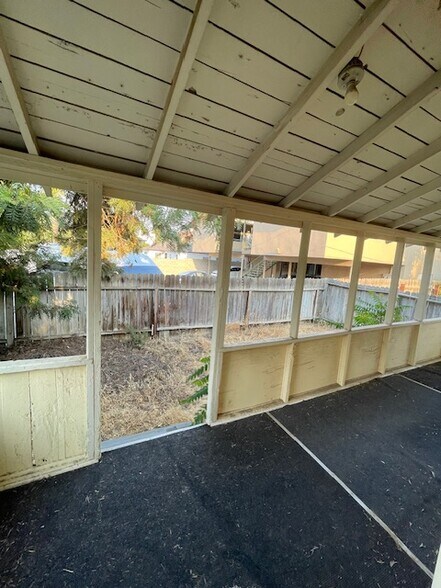 More Photos Of 1608 E St, Bakersfield Flex For Lease