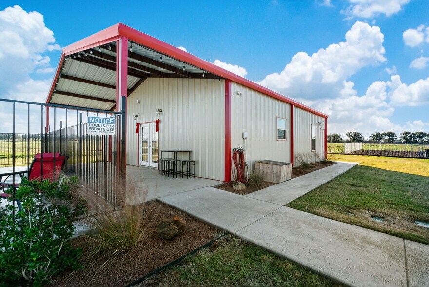 More Photos Of 351 My Ln, Millsap Trailer Camper Park For Sale