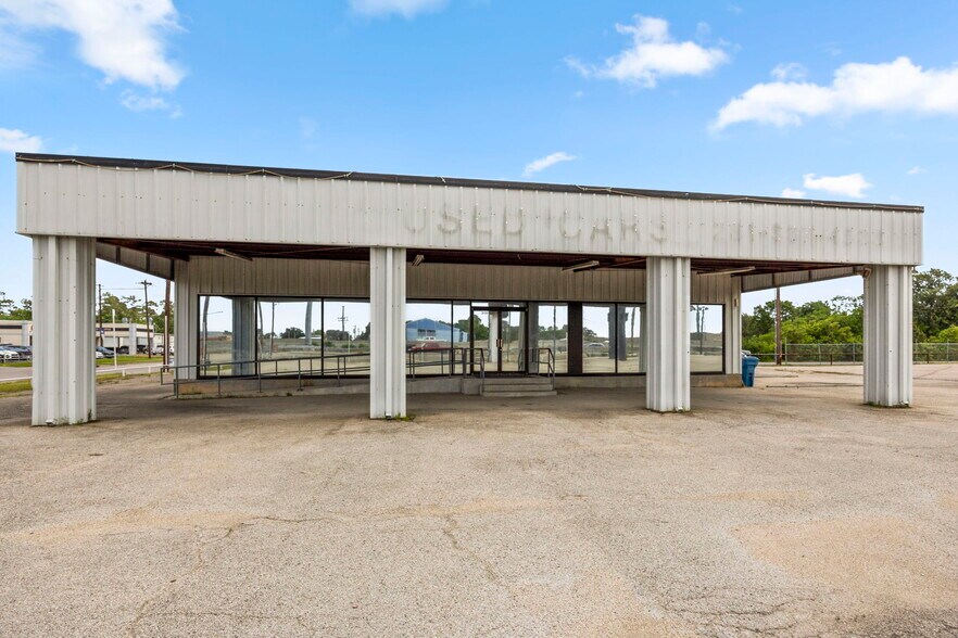 More Photos Of 3101 Gulf Fwy, Dickinson Auto Dealership For Sale