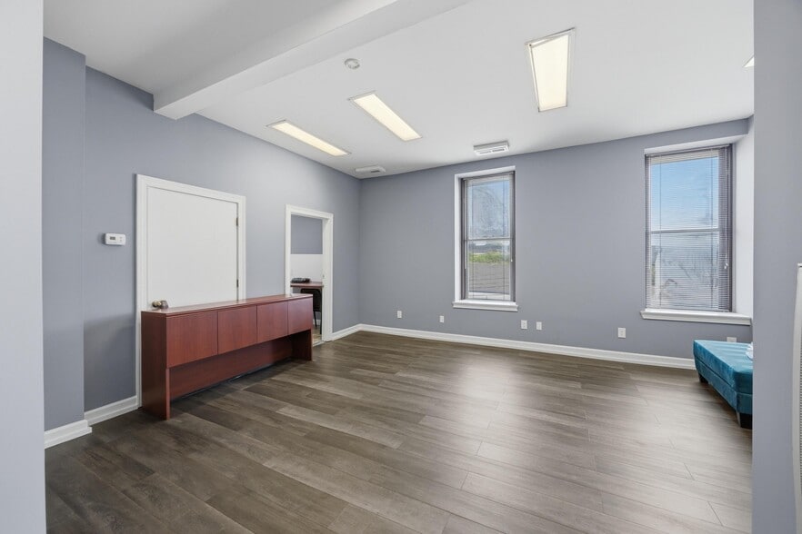 More Photos Of 2401 Broad Street, Chattanooga Office For Sale