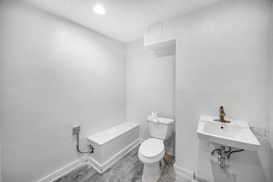 More Photos Of 5814 W Grand Ave, Chicago Warehouse For Sale